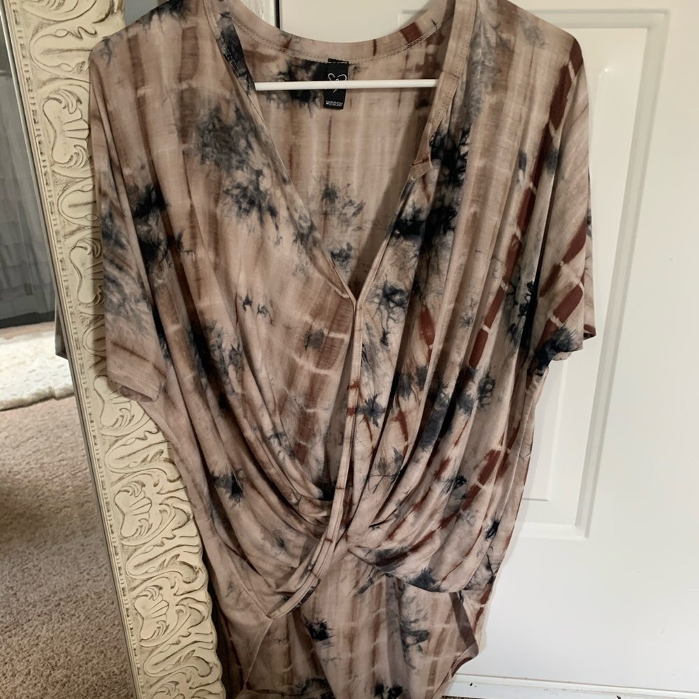 V-Neck High Low Short Sleeve Top